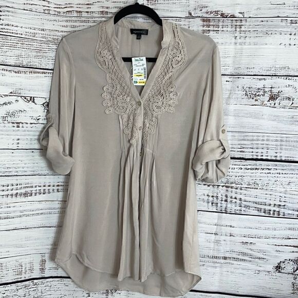 Spence Top Womens Size Small V neck Roll up sleeves boho embroidered Blouse New - Picture 9 of 11